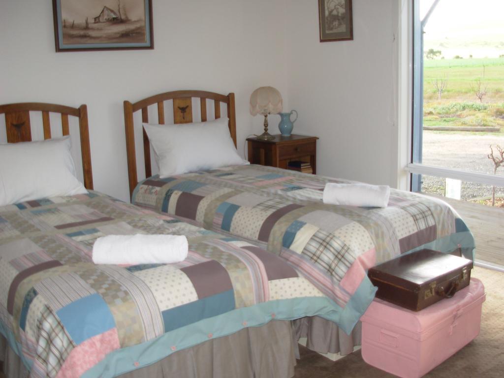 Linger Longer Cottages Port Elliot Room photo